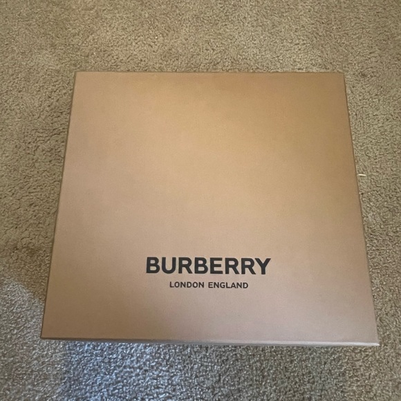Unworn Burberry Boots for Men, Size 8.5 in US, 42 in Europe. - Picture 8 of 8